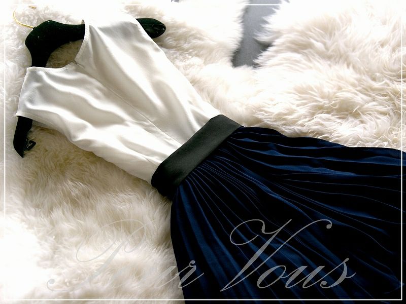 花柄カットワーク プリーツ ワンピースドレス