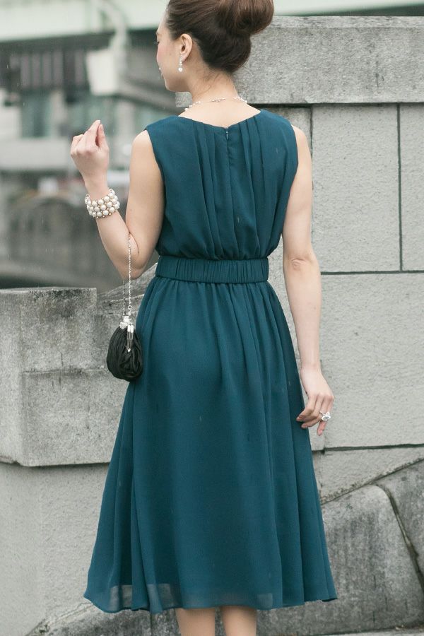 ピーコックブルー後