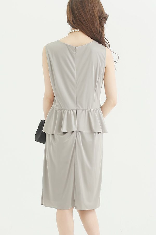 オリーブベージュ