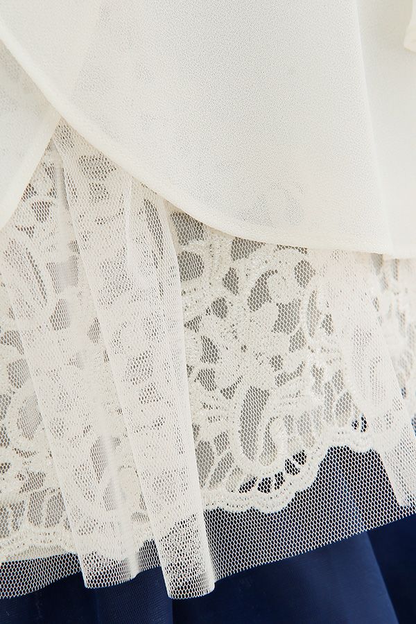 後ろ（レース）