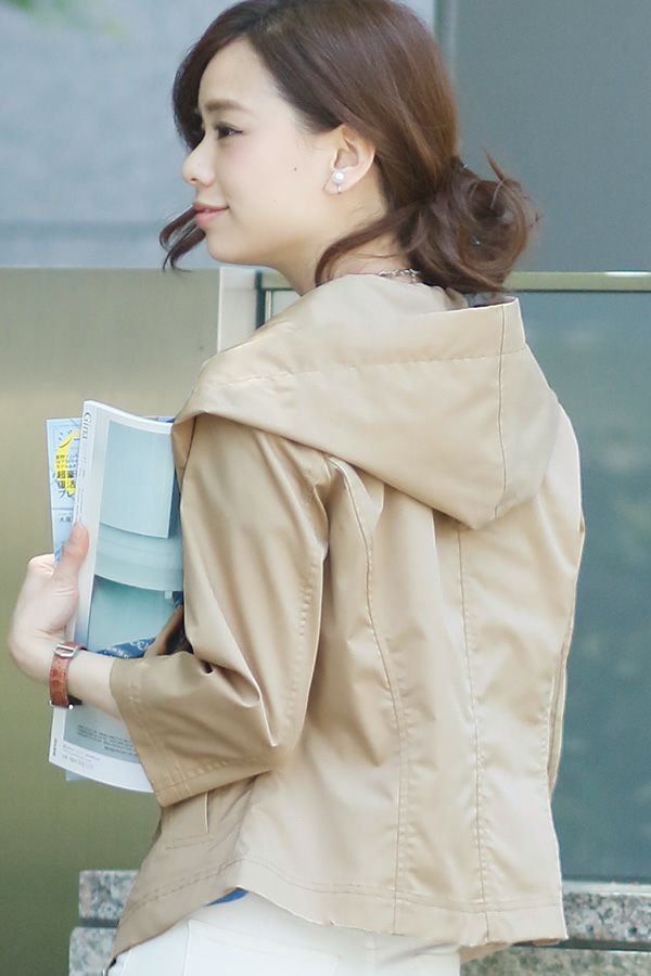 ベージュ（後ろ）