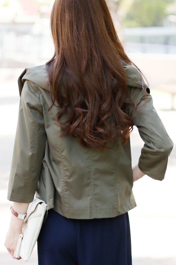 カーキ（後ろ）