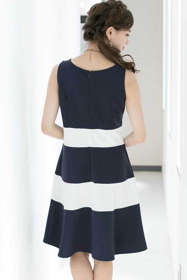 ネイビーオフ（後ろ）