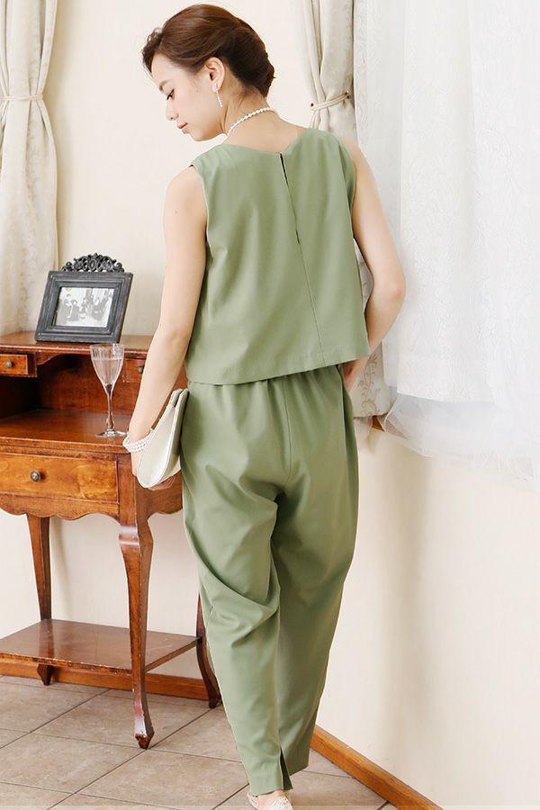 オリーブグリーン（後ろ）