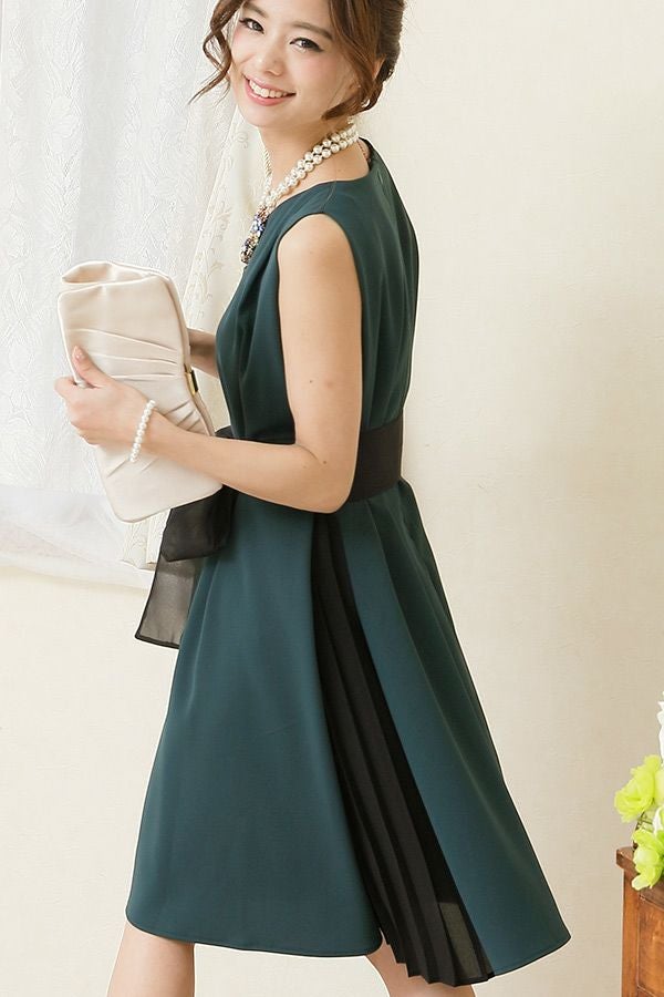 ピーコックグリーン