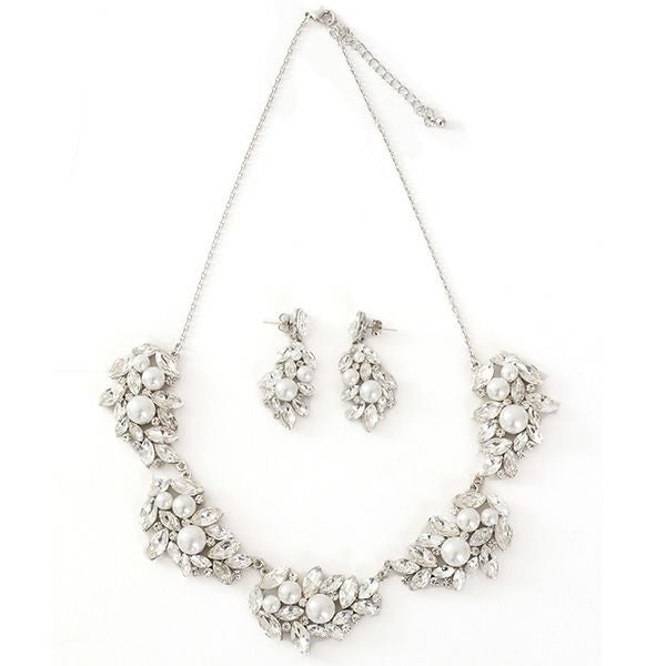 ホワイト（ネックレス＆ピアス）