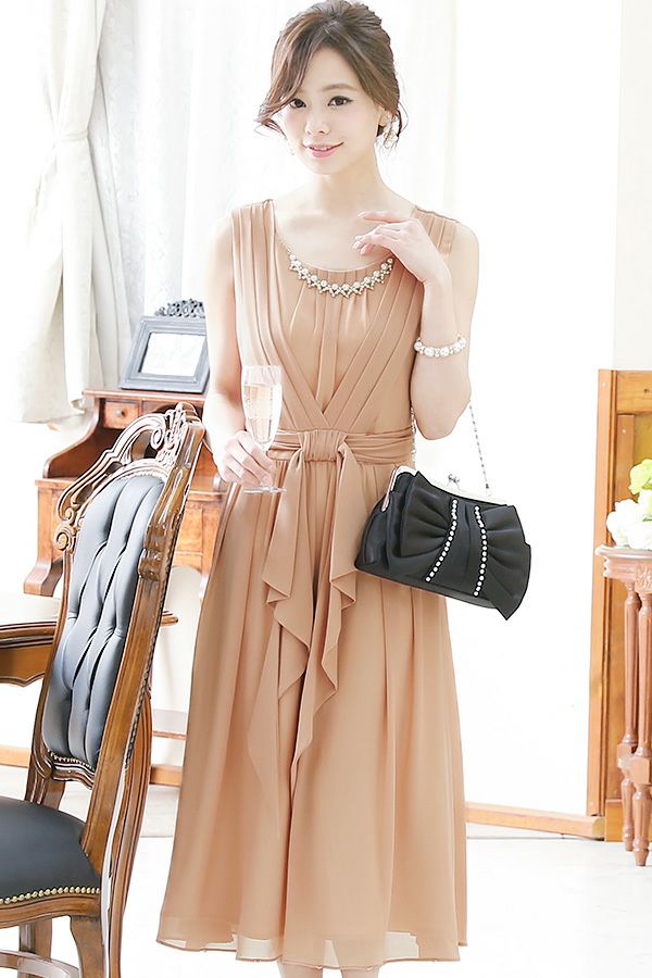 ピンクベージュ