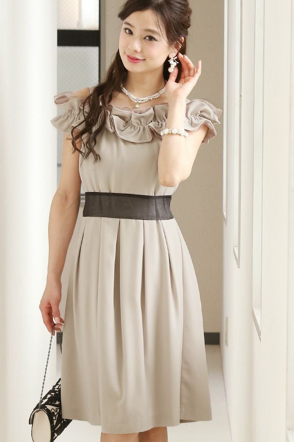 ベージュ（前）