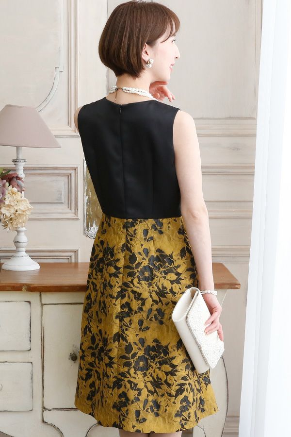 マスタード（後ろ）