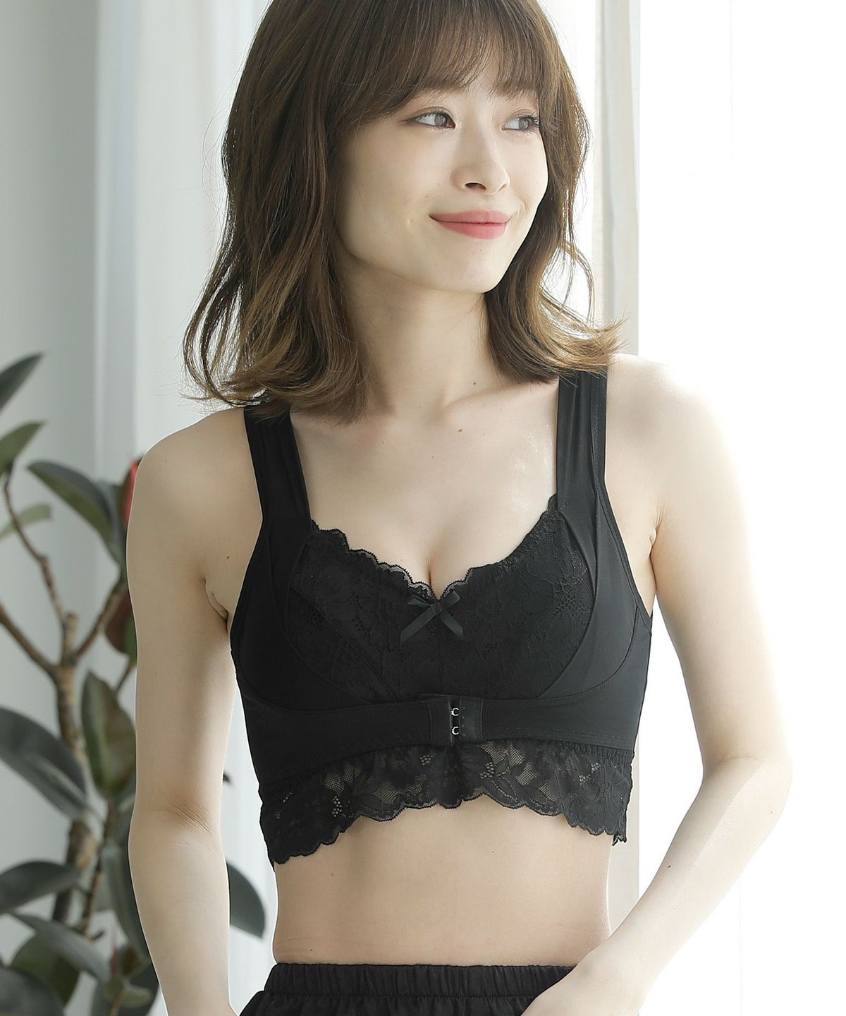 ナイトブラ・フロントホック付ノンワイヤ―（補正下着）