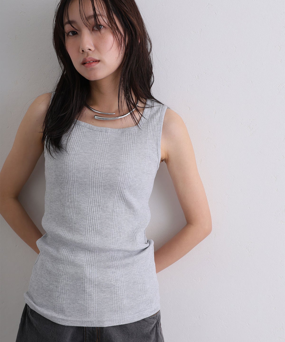 スクエアネックリブタンクトップ