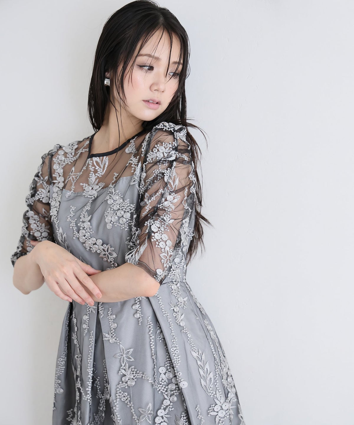 フラワーレースバックリボンドレス