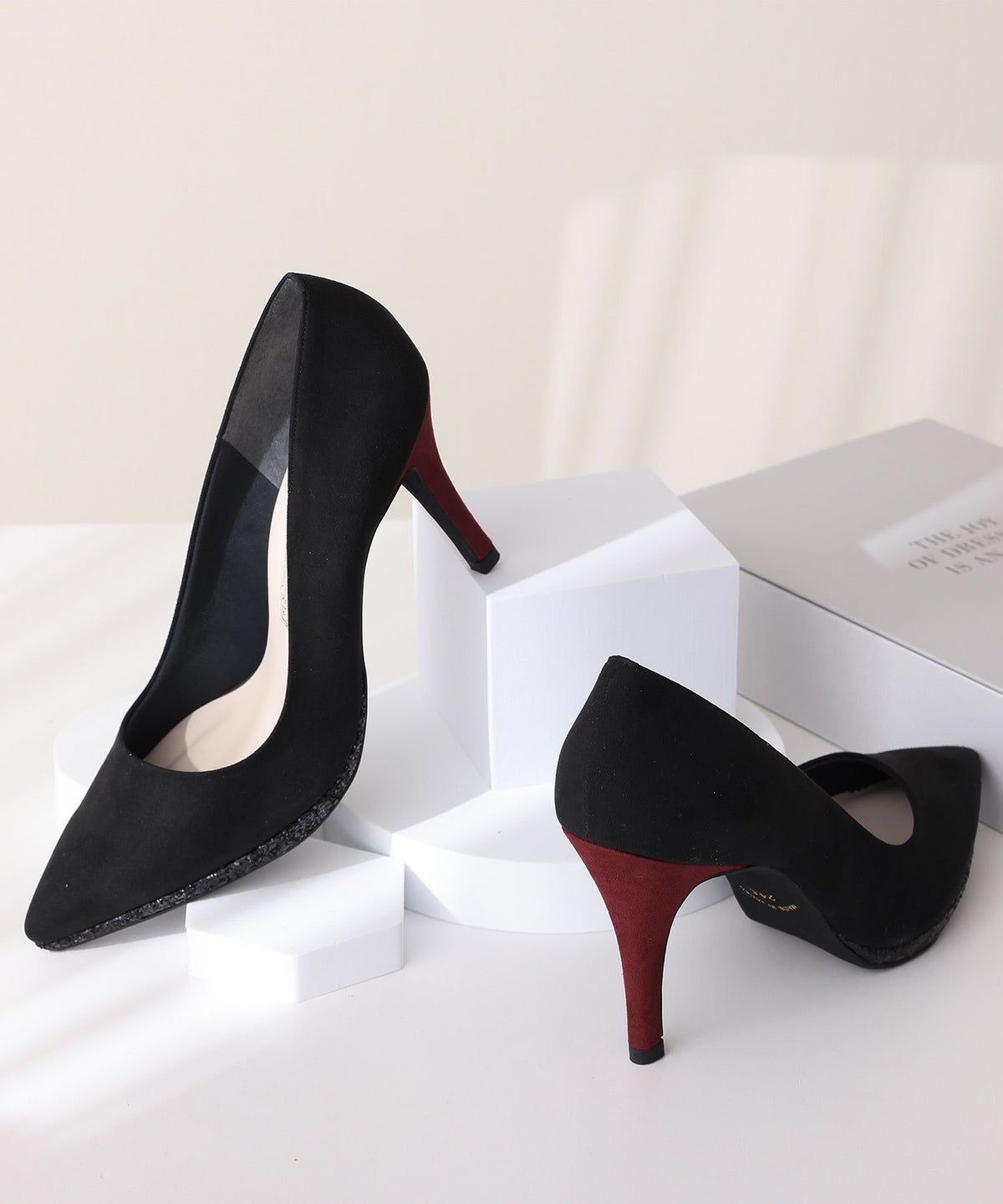 ポインテッドトゥハイヒールパンプス
