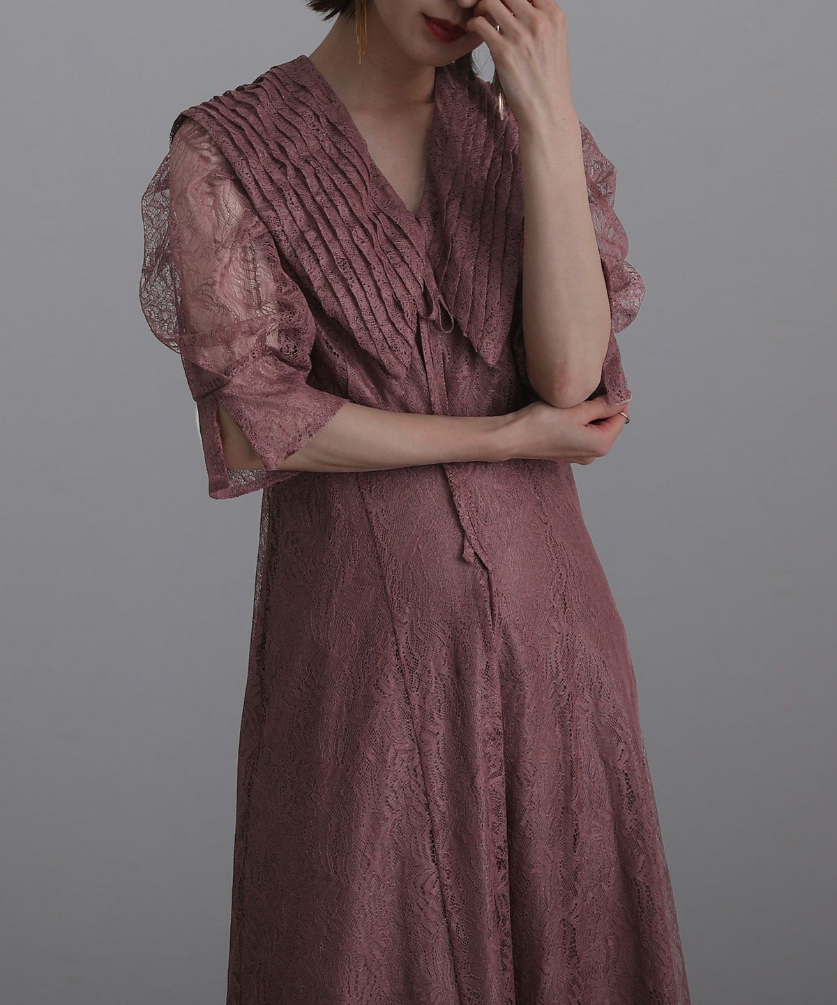 ピンタックセーラーカラーレースワンピース