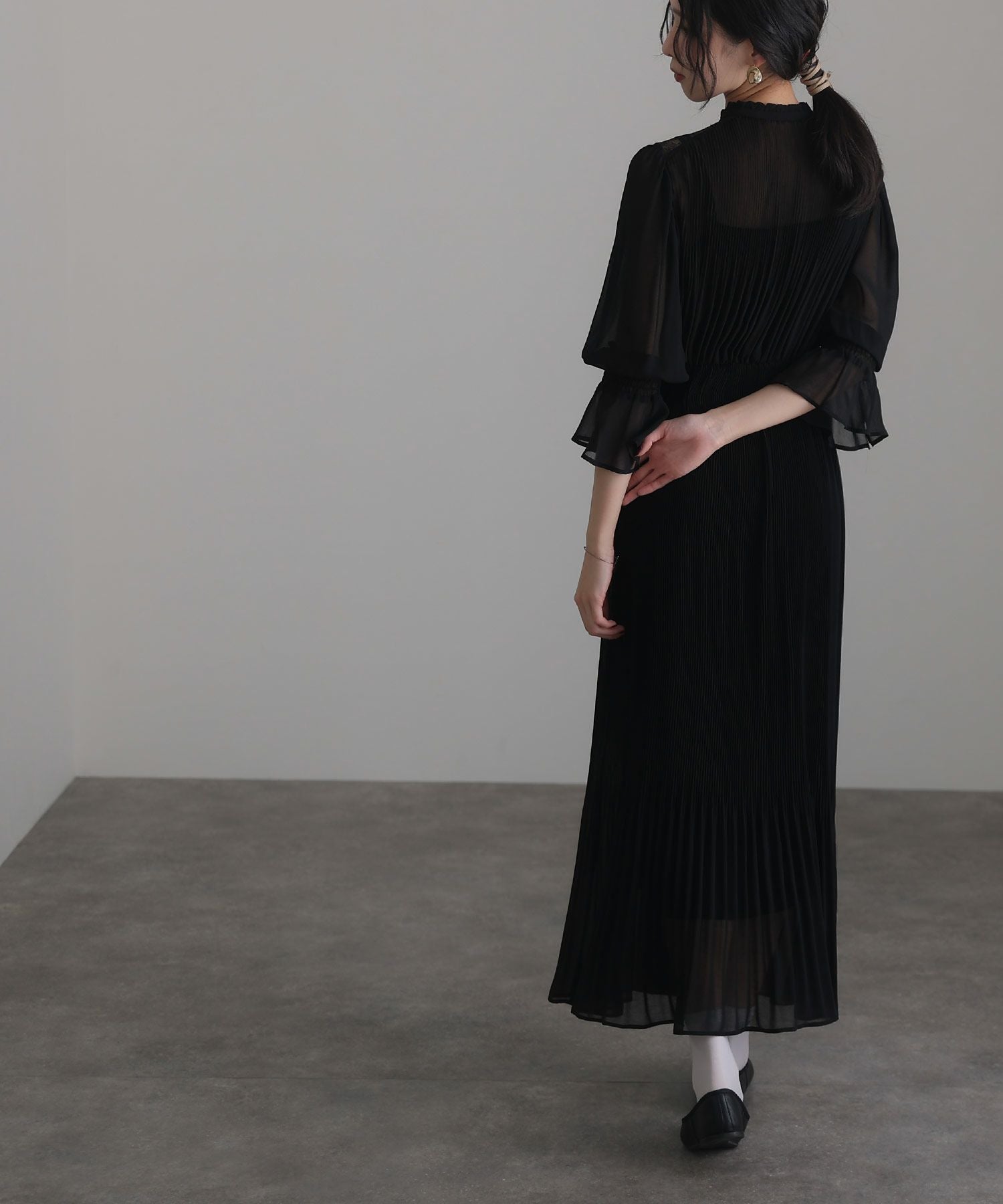 ショルダーレース切り替えシフォンプリーツワンピース
