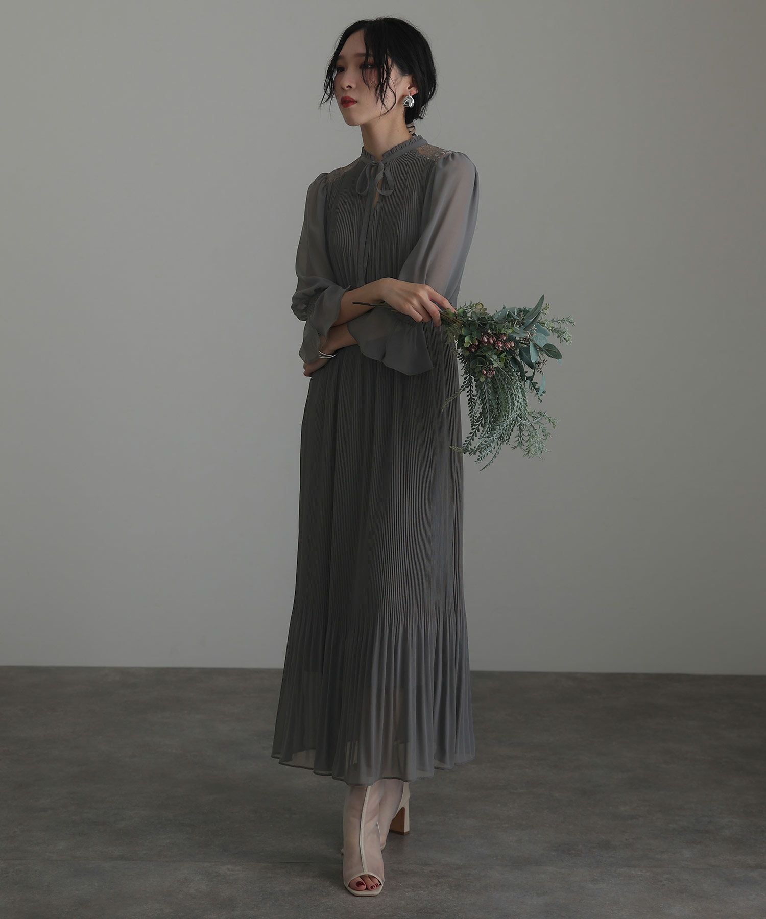 ショルダーレース切り替えシフォンプリーツワンピース