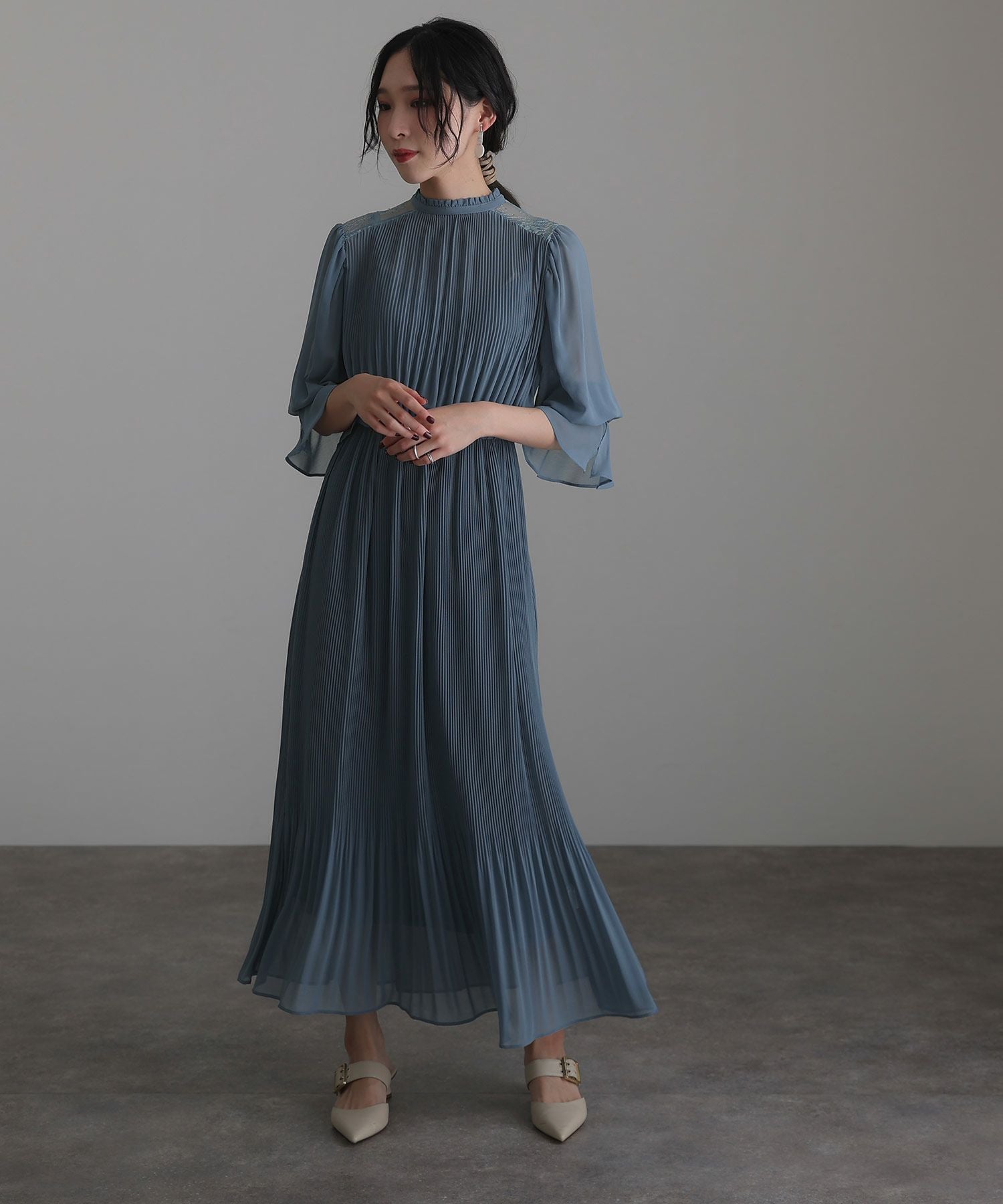 ショルダーレース切り替えシフォンプリーツワンピース