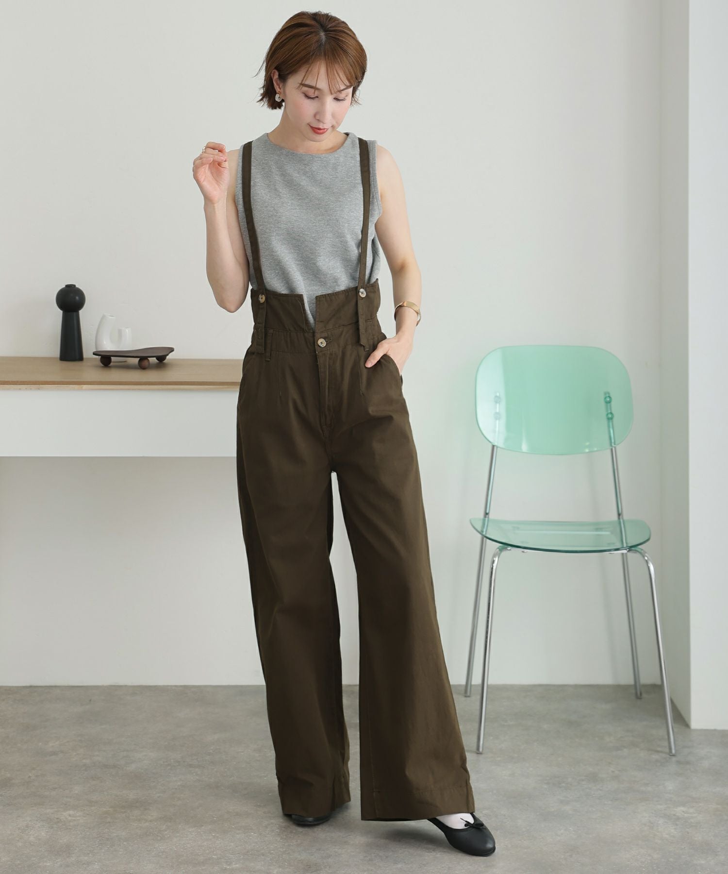 サスペンダー付きハイウエストツイルパンツ