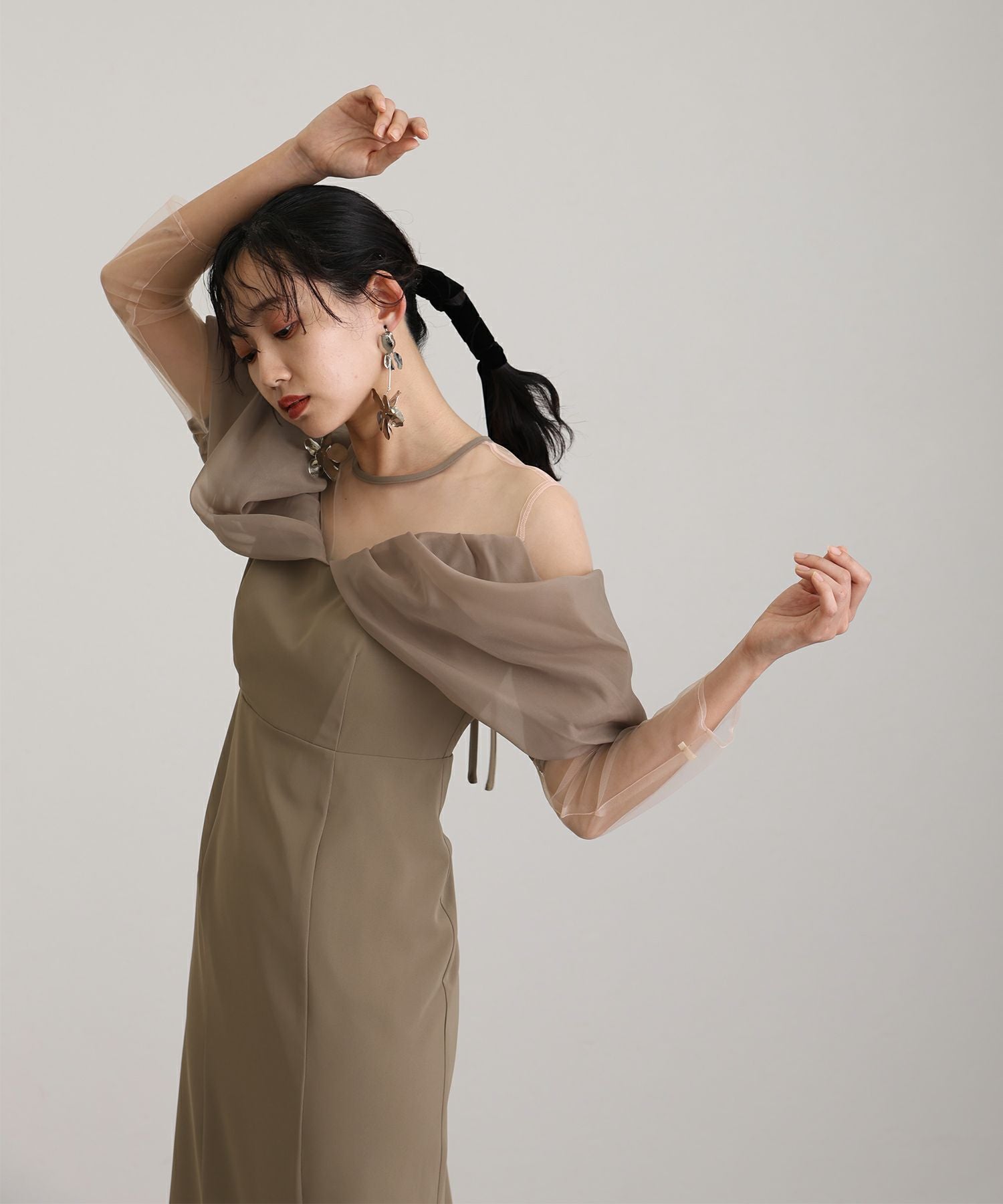 オフショルダーストレートドレス｜PourVous