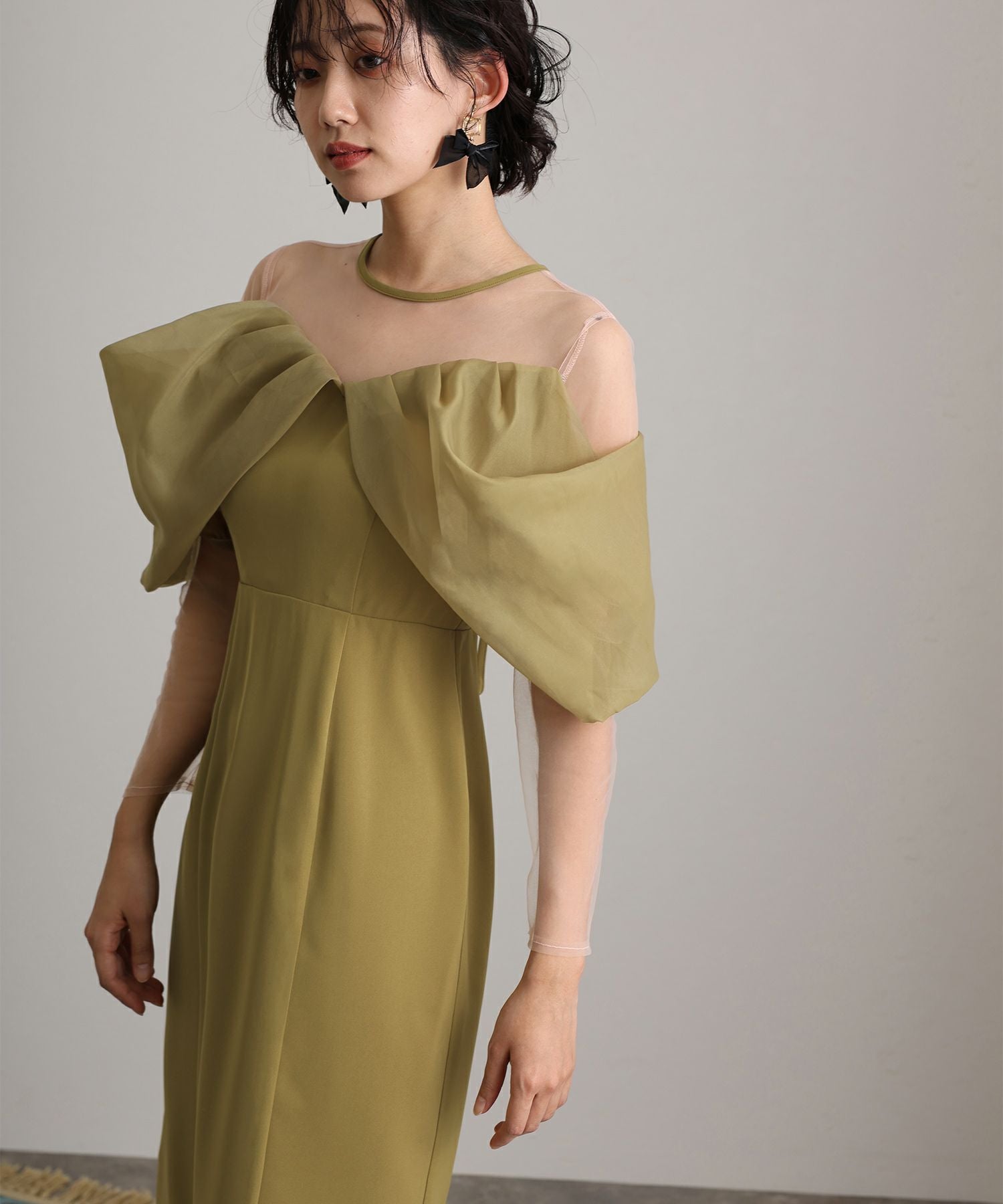 オフショルダーストレートドレス|PourVous オフショルダーストレートドレス|PourVous