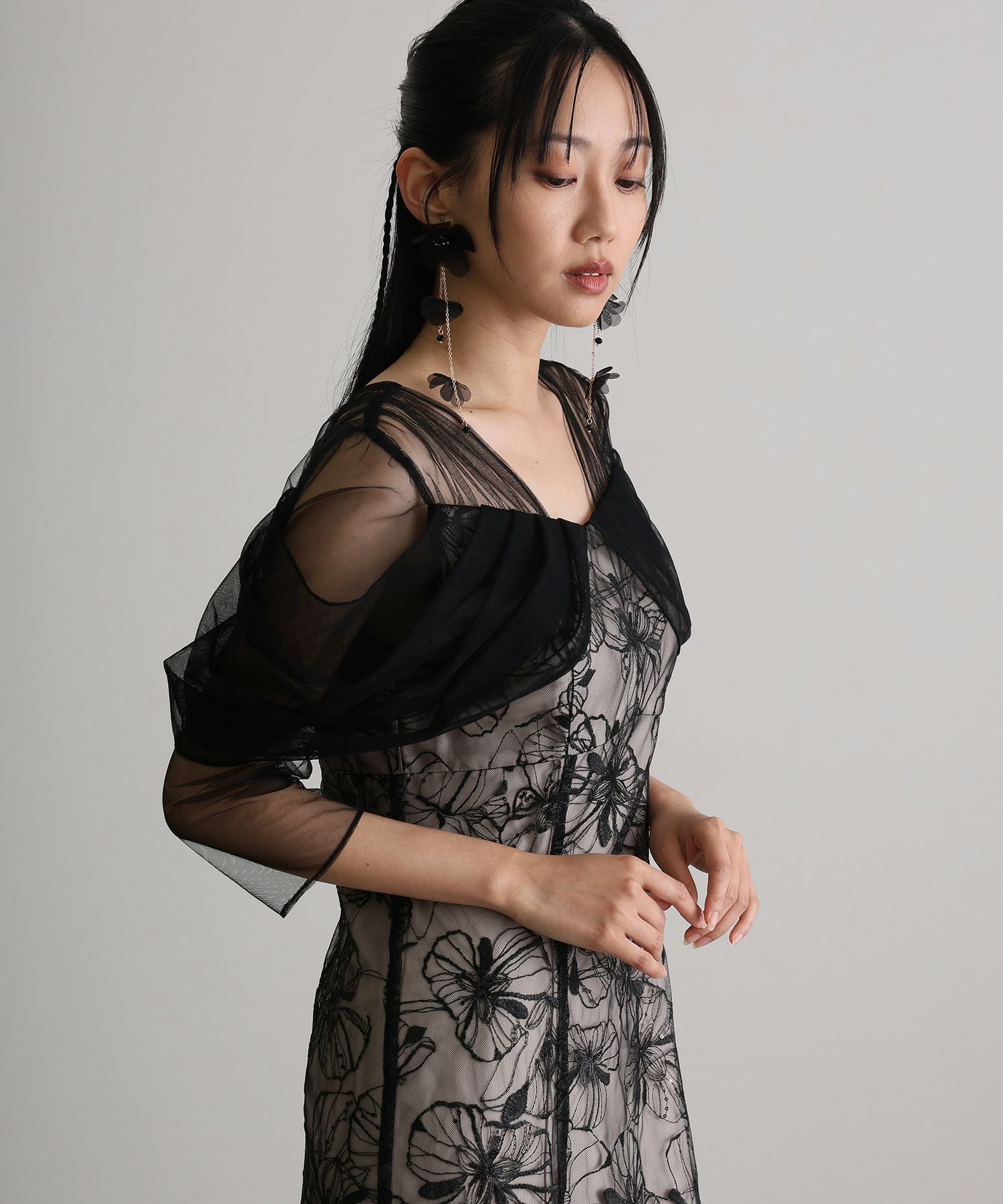 オフショルダースパンコール刺繍レースドレス | PourVous（プールヴー