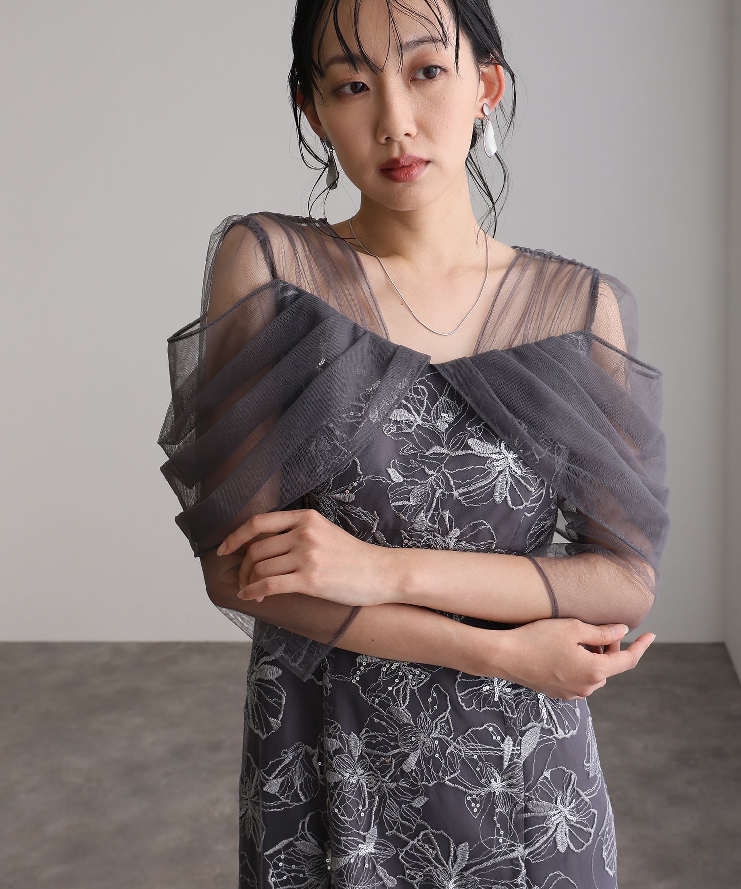 オフショルダースパンコール刺繍レースドレス | PourVous（プールヴー