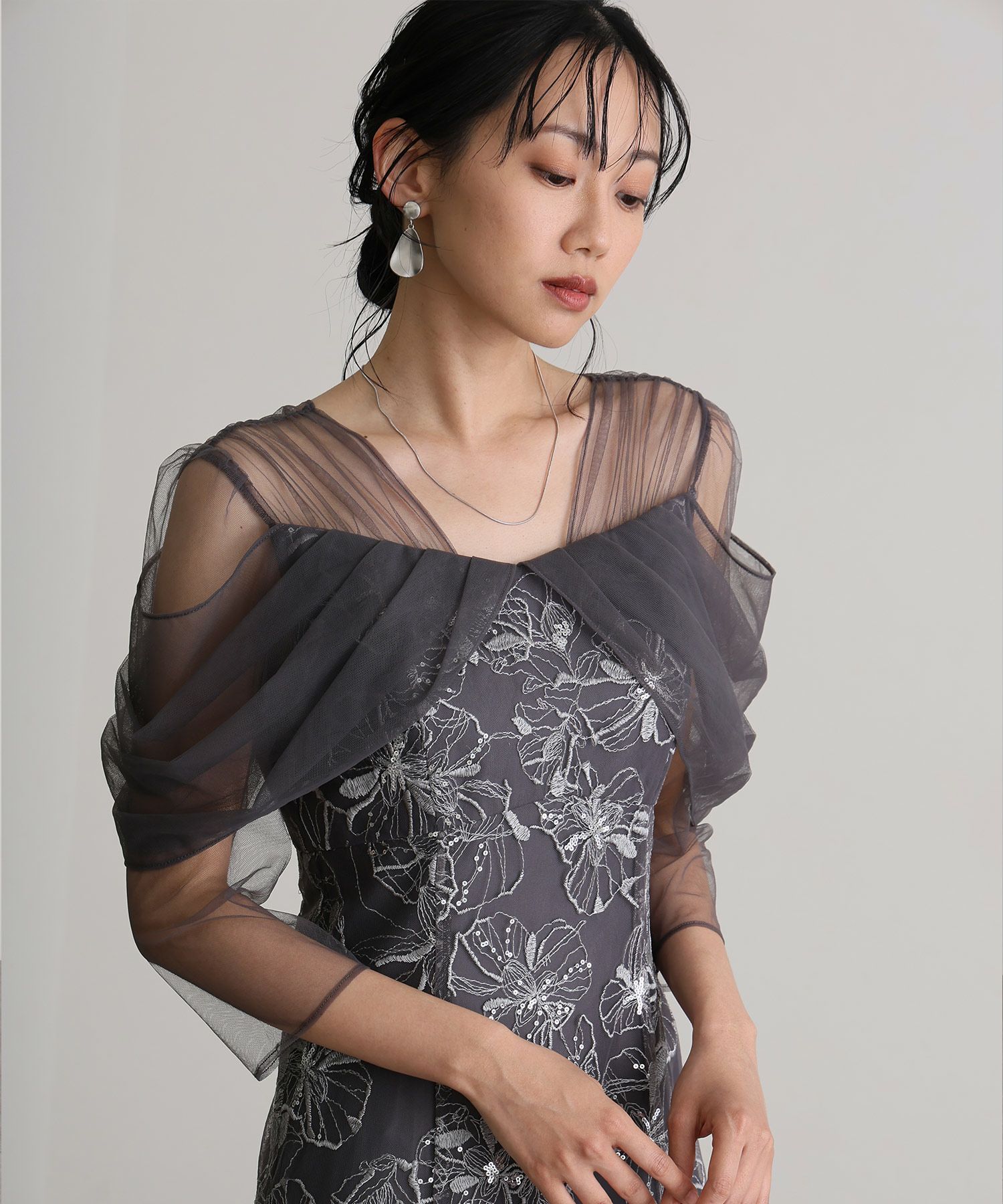 オフショルダースパンコール刺繍レースドレス | PourVous（プールヴー