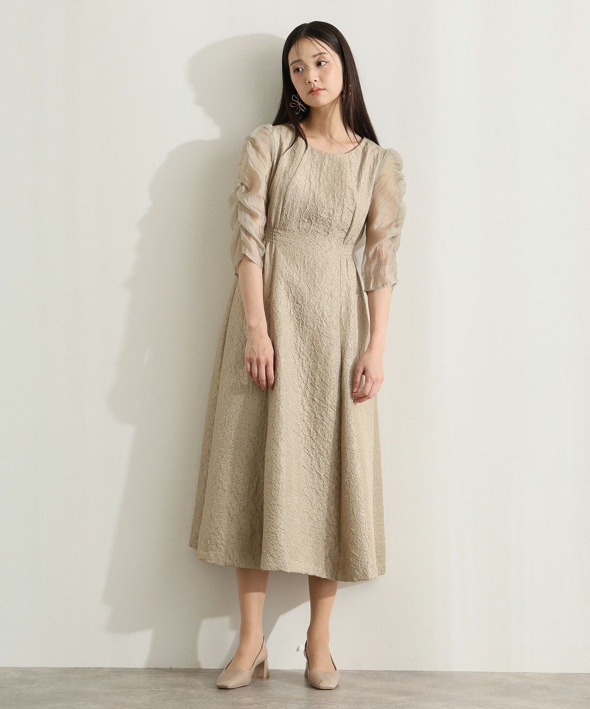 袖ギャザージャガードドレス