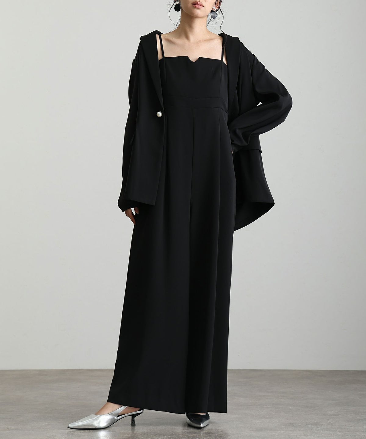 ジャケットアンドオールインワンセットアップドレス