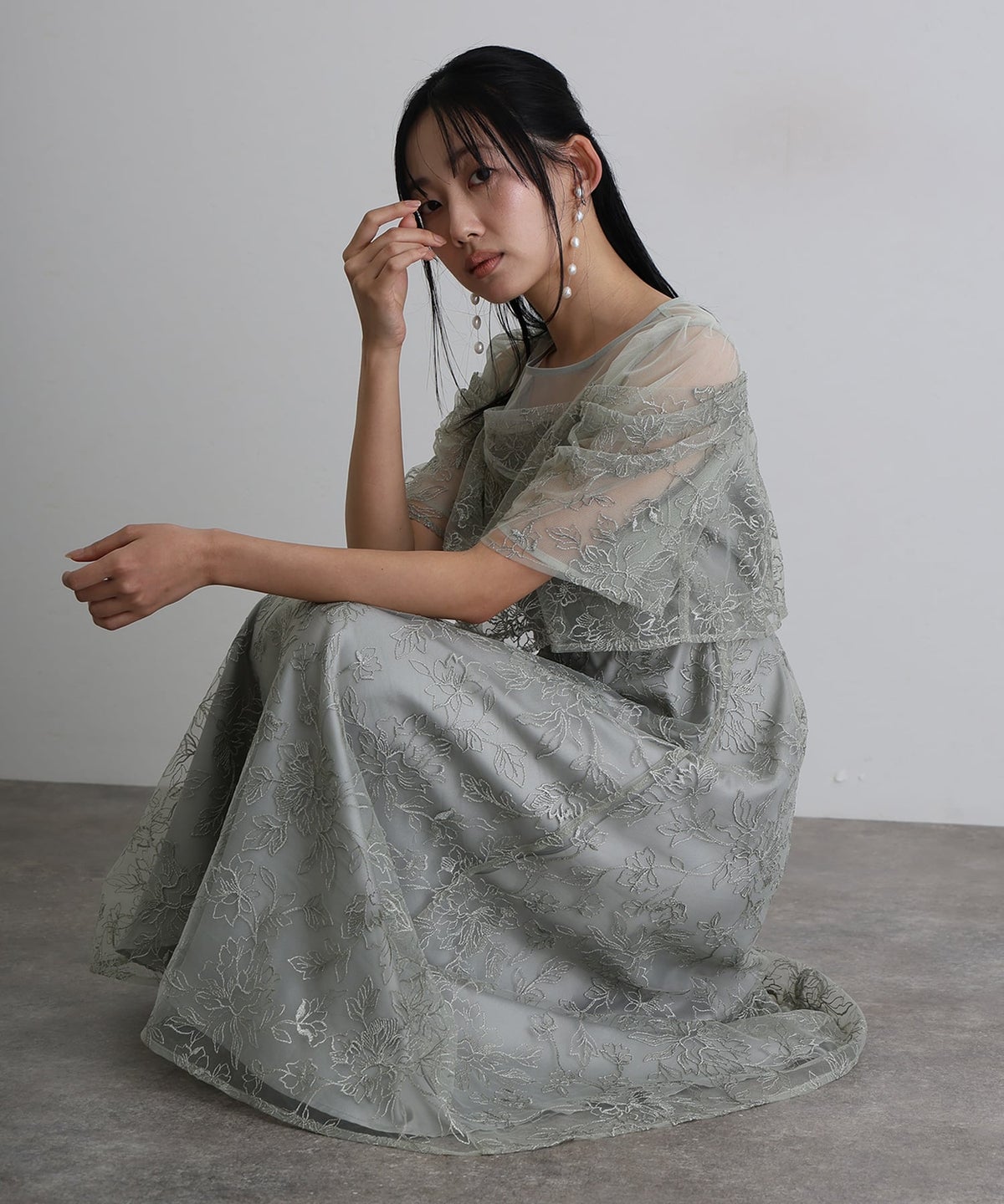 ドレープラメ刺繍ドレス