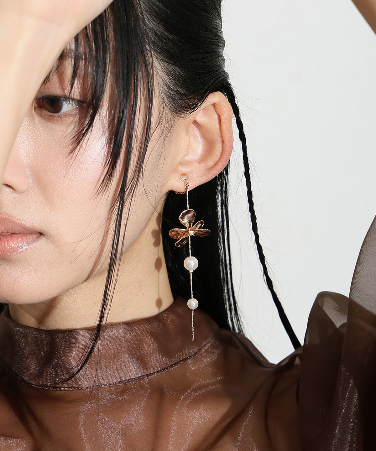 メタリックフラワーパールイヤリング