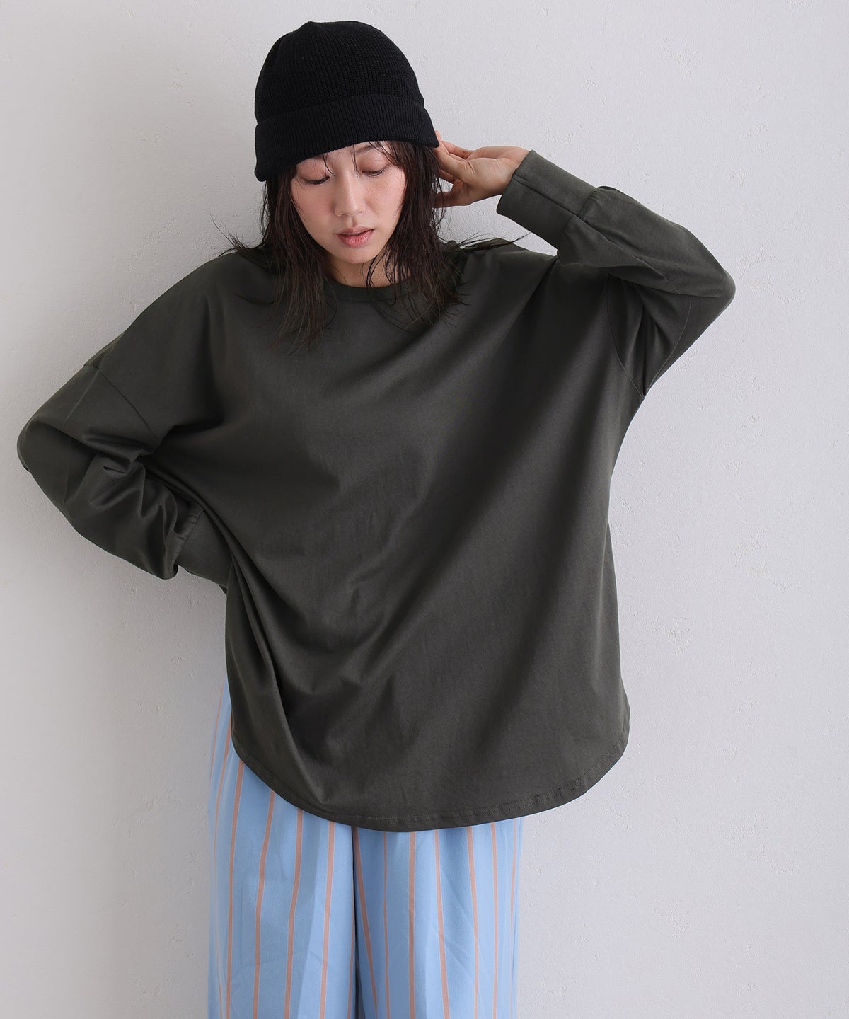 オーバーサイズ裾ラウンドカットソー