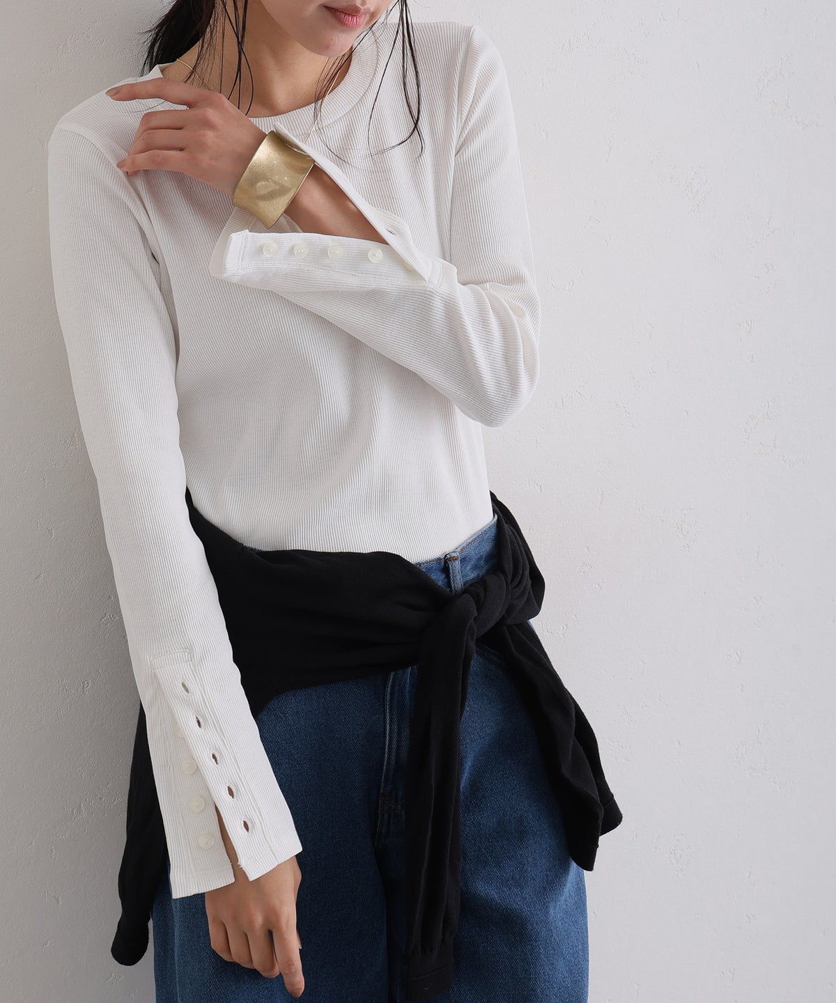 袖口ボタンリブロングTシャツ